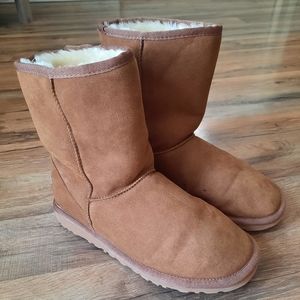 Women's size 8 Uggs